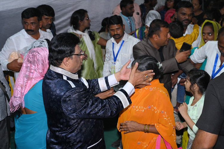 On January 13 and 14, 2024, thousands gathered for Grace Ministry's two-day prayer meeting at Sion on the Mumbai grounds. The two-day prayer assembly drew attendees from around Mumbai in Koliwada, Dharavi.